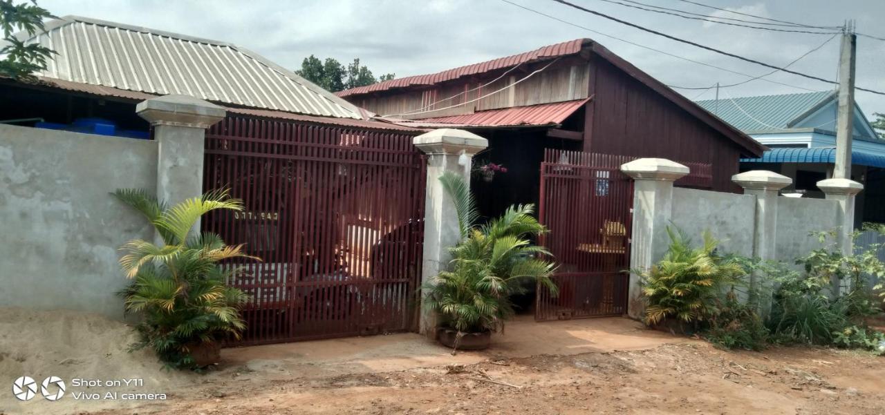 Bee Bee'S Chalets Home Stay And Trekking Banlung Екстер'єр фото
