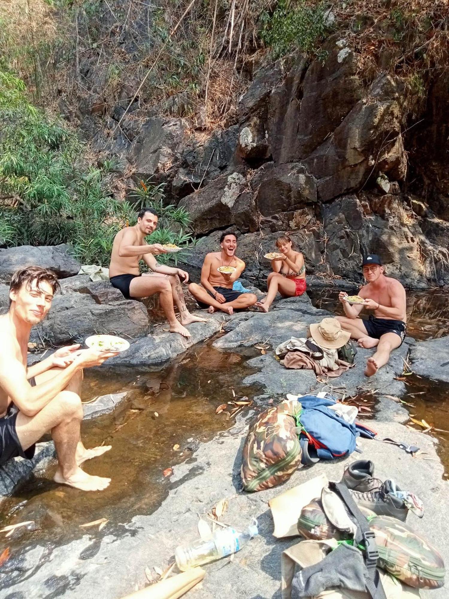 Bee Bee'S Chalets Home Stay And Trekking Banlung Екстер'єр фото