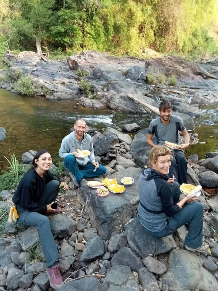 Bee Bee'S Chalets Home Stay And Trekking Banlung Екстер'єр фото