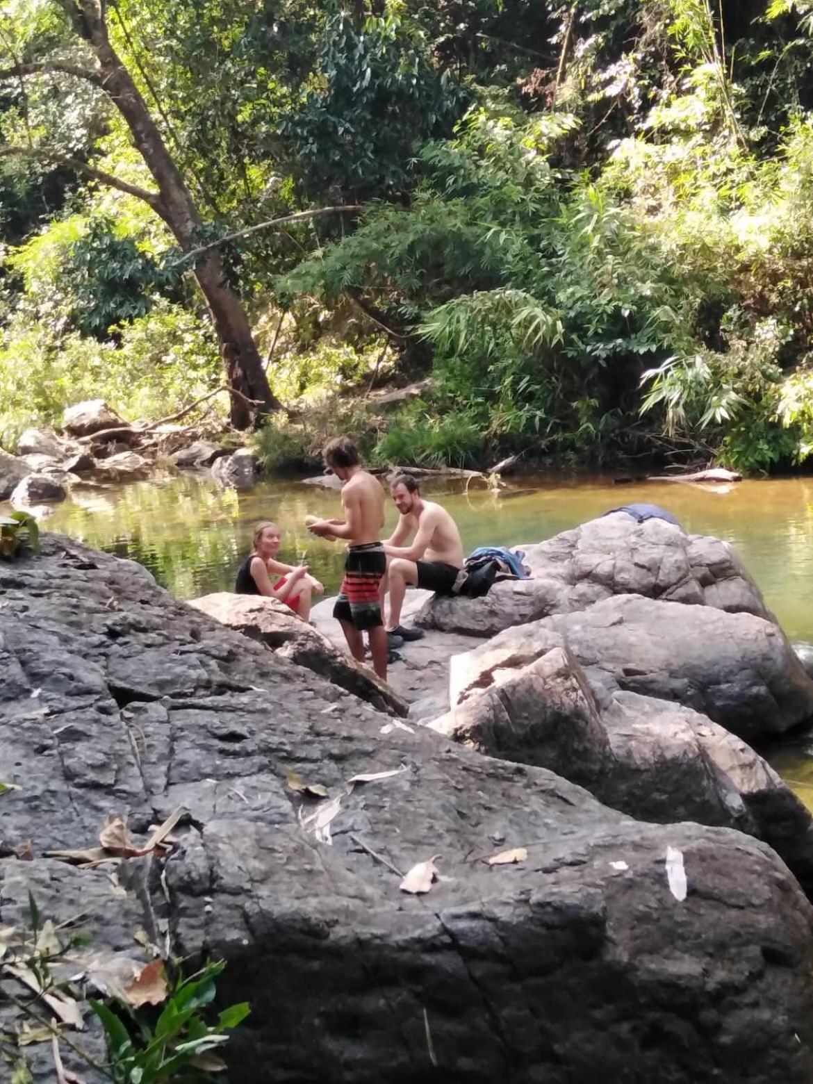Bee Bee'S Chalets Home Stay And Trekking Banlung Екстер'єр фото