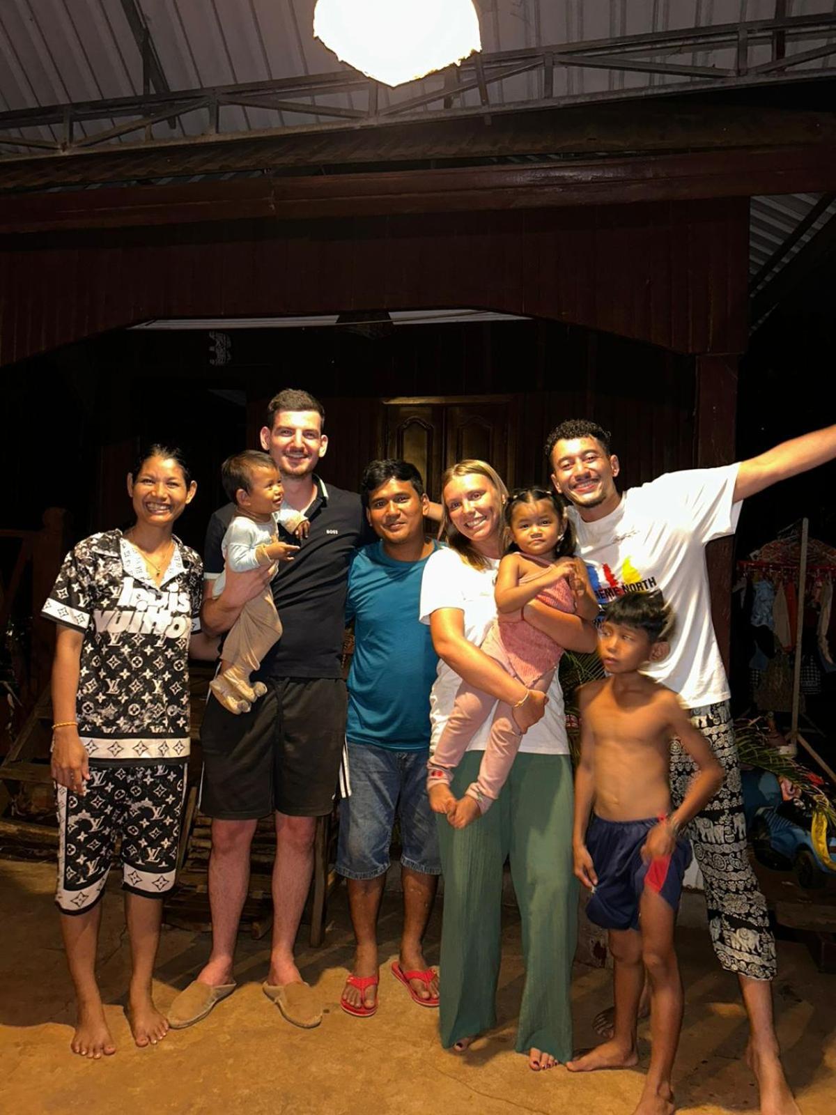 Bee Bee'S Chalets Home Stay And Trekking Banlung Екстер'єр фото