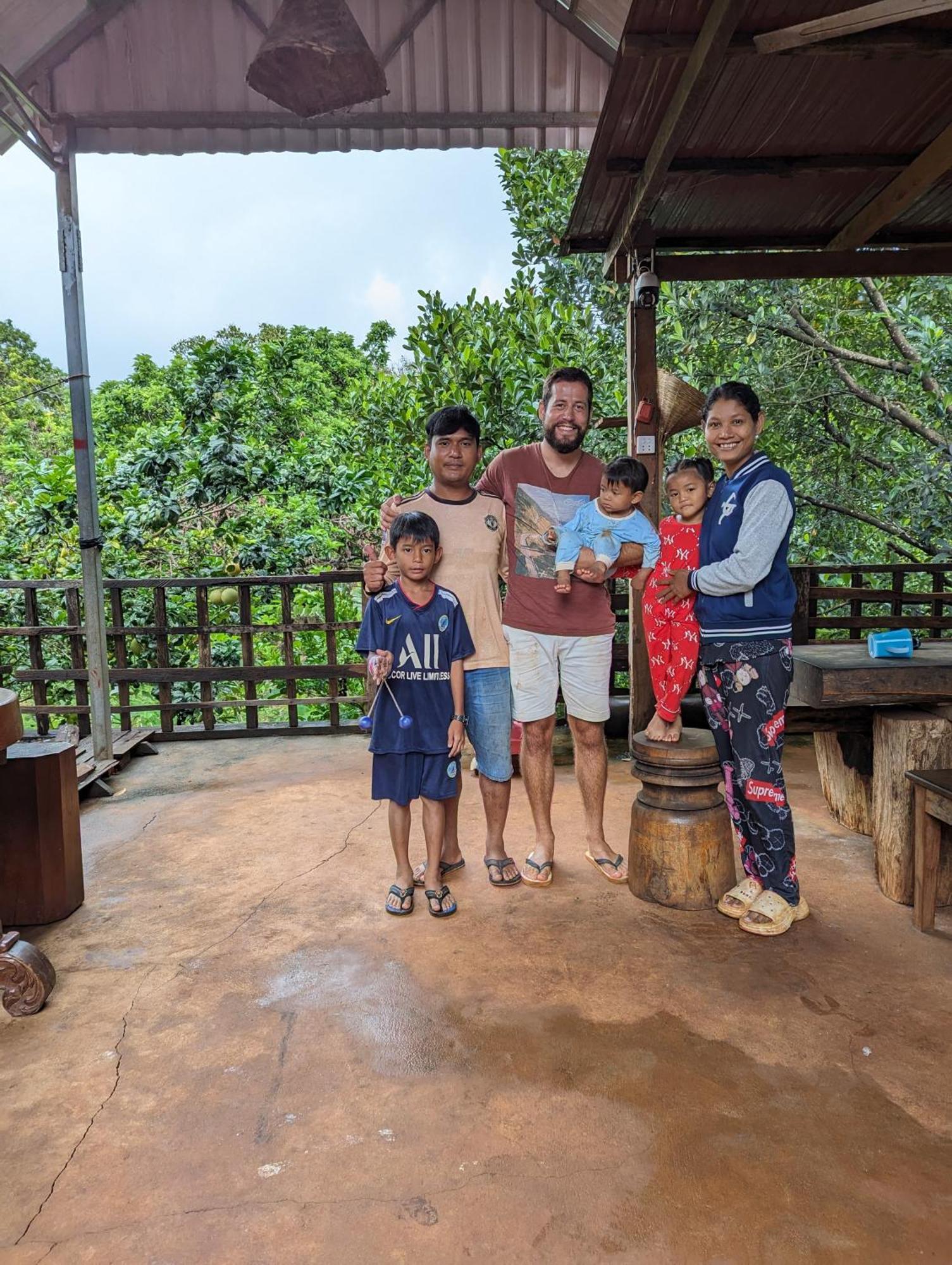 Bee Bee'S Chalets Home Stay And Trekking Banlung Екстер'єр фото