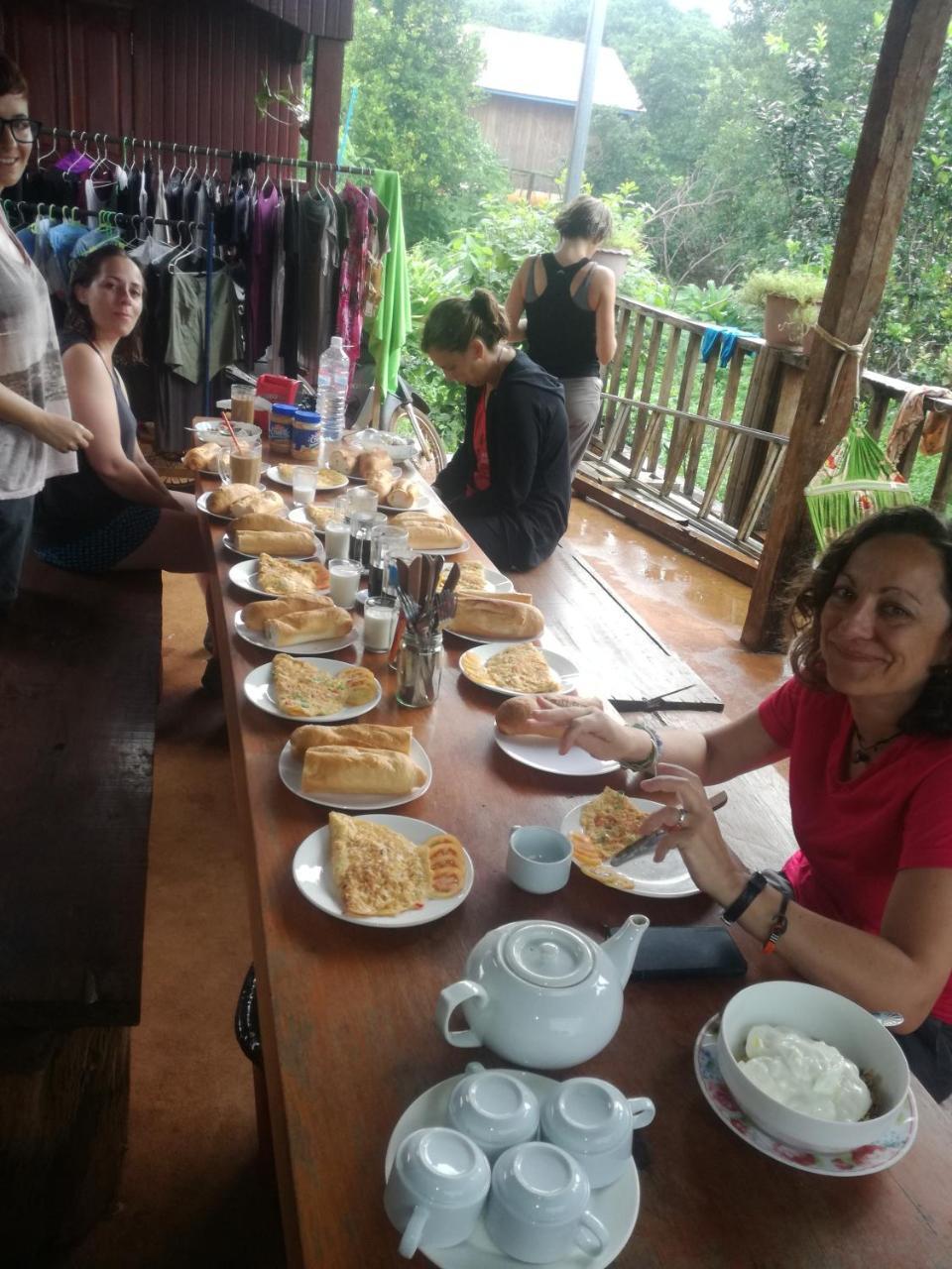 Bee Bee'S Chalets Home Stay And Trekking Banlung Екстер'єр фото