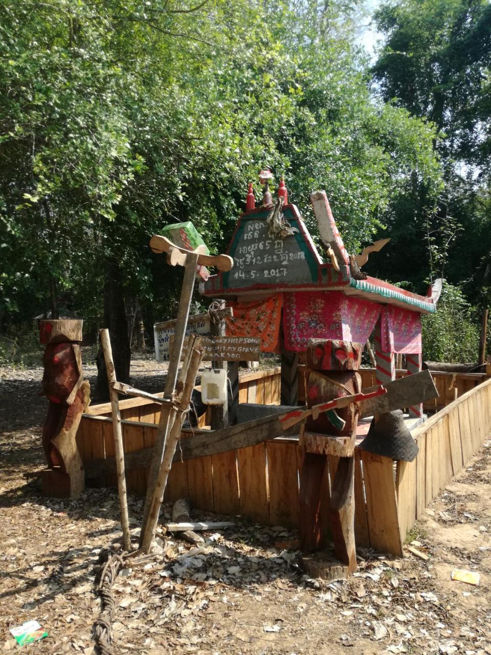 Bee Bee'S Chalets Home Stay And Trekking Banlung Екстер'єр фото