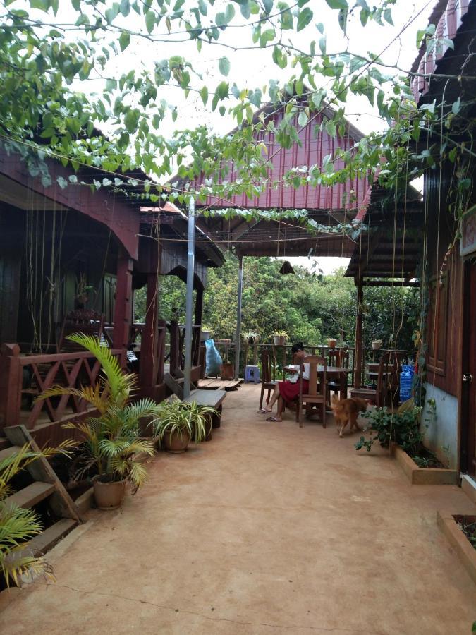 Bee Bee'S Chalets Home Stay And Trekking Banlung Екстер'єр фото